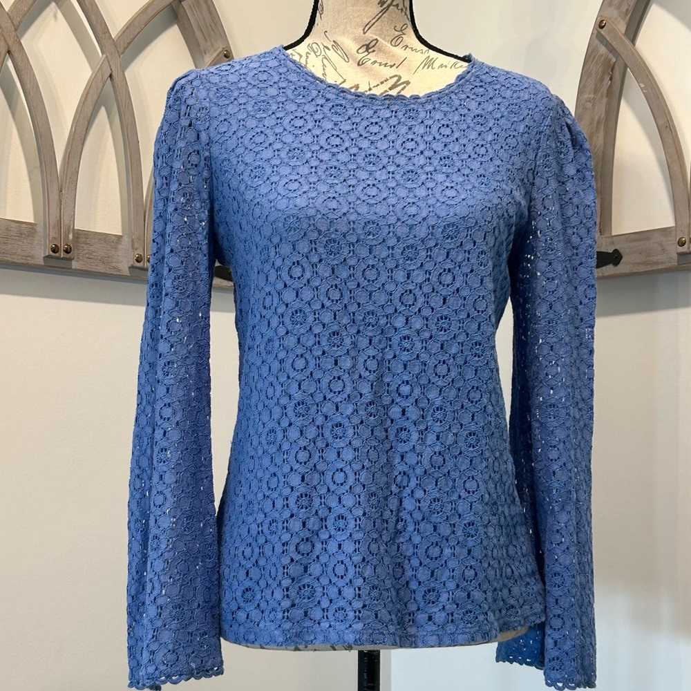 Banana Republic Lacey Blouse Crochet Like Overlay Pretty Periwinkle Size Medium - Picture 2 of 9
